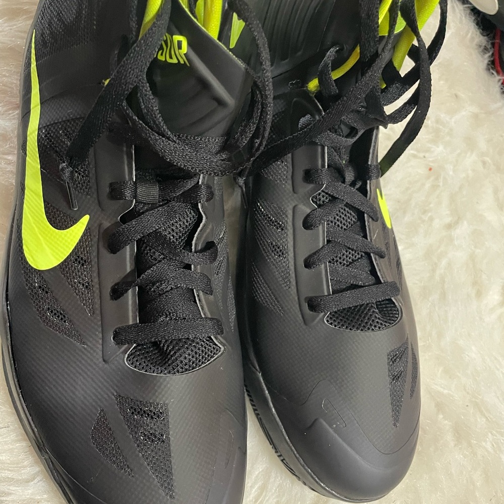 Nike Men's Black and Neon Yellow Athletic Shoes